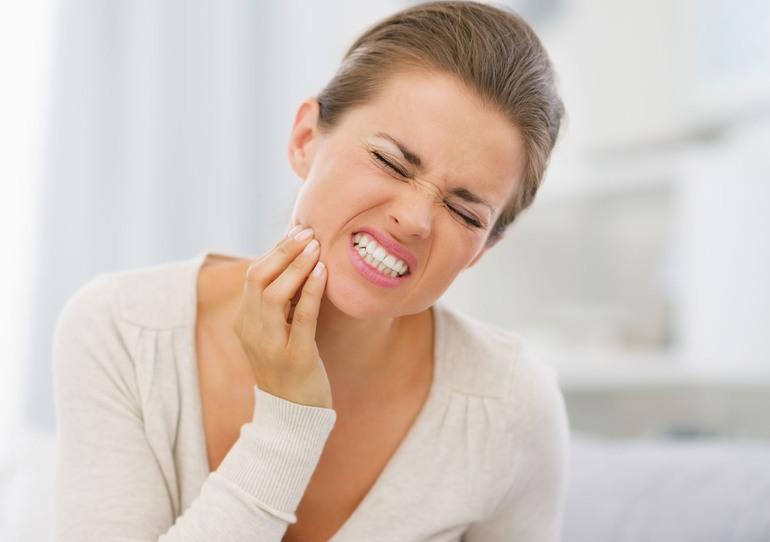 До чого сняться чорні зуби: бачити випали або почорнілі у себе в роті, значення в різних сонники