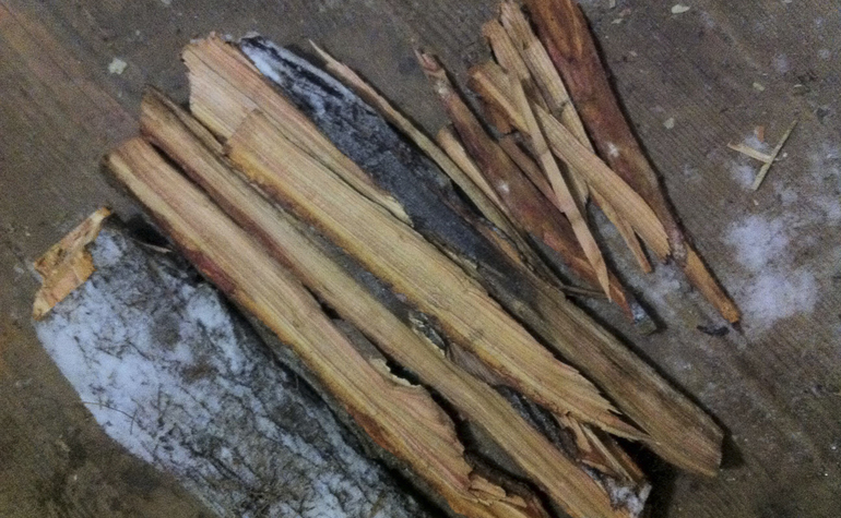 До чого сняться дрова: значення по сонникам, що означає пиляти колоди або складати стіс