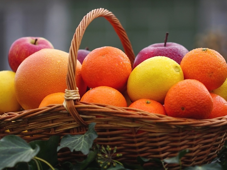 До чого сняться фрукти: що означає бачити, збирати, купувати в сні солодкі плоди у різних сонники