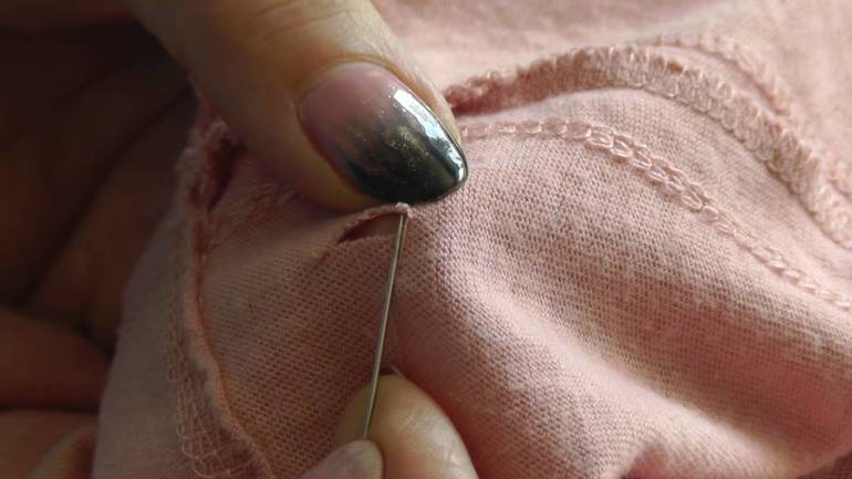 До чого сняться голки: що означає в соннику вколоти палець, займатися шиттям або увіткнути голку в який-небудь предмет
