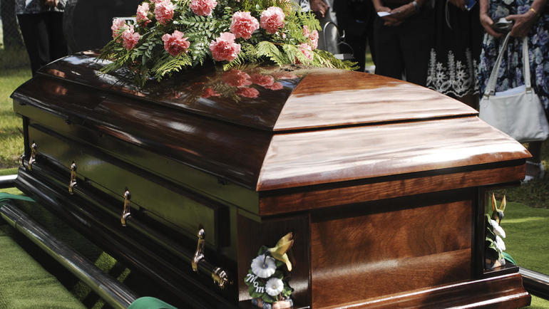 До чого сняться похорон вже померлої людини: значення снів про небіжчиків по соннику