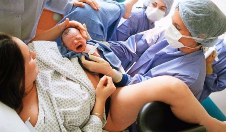 До чого сняться пологи вагітної: народження дитини за сонником, тлумачення для жінок