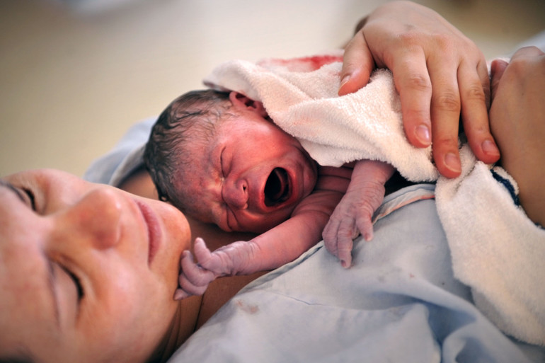 До чого сняться пологи вагітної: народження дитини за сонником, тлумачення для жінок