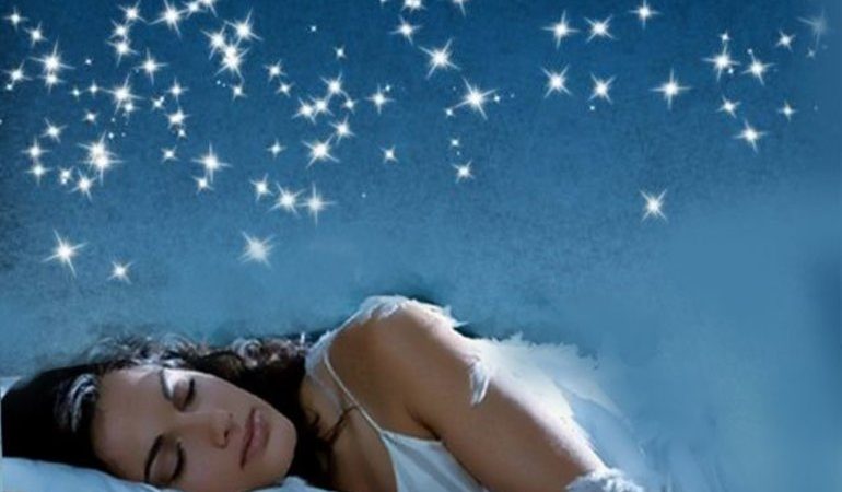 До чого сняться зірки: що означає по різних сонникам бачити, як світять або падають з неба яскраві світила