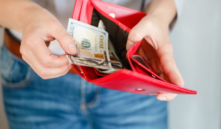 Гаманець по соннику: до чого сниться гаманець з грошима, значення паперових купюр, коштовностей і дрібниці