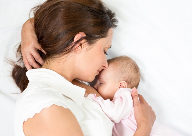 Годувати дитину грудьми уві сні: що означає грудне молоко, годування дівчинки або хлопчика в нічному видінні