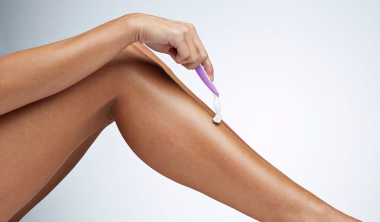 Голити ноги у сні: тлумачення сновидіння, до чого може приснитися гоління волосся чоловікові і жінці