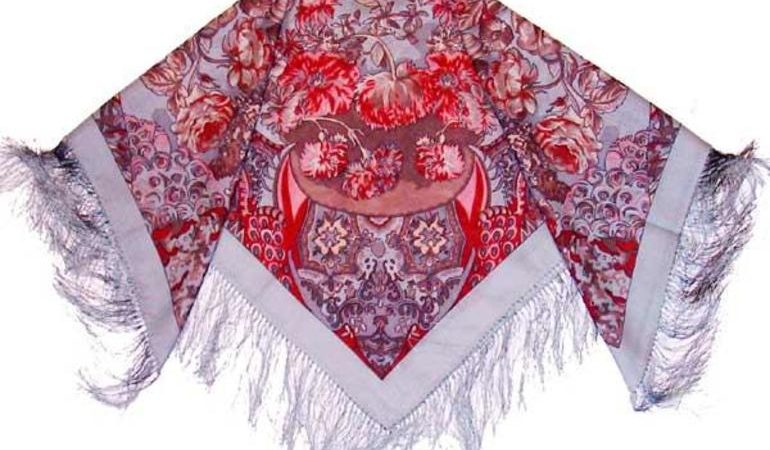 Хустку в сонник до чого сниться білий і чорний, на шиї і плечах, тлумачення з різних сонників