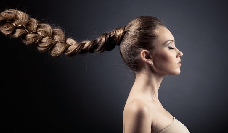 Коса по соннику: колір волосся на голові, дії з зачіскою, що означає довга косичка
