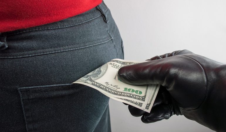 Красти, красти у сні їжу або речі, різні предмети: роз’яснення крадіжки по соннику