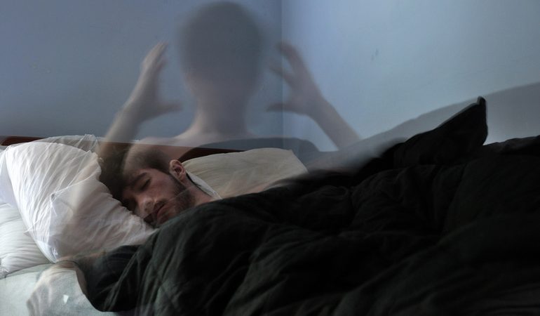 Лаятися уві сні: до чого сниться сварка з коханим чоловіком, колегою, колишнім хлопцем або померлим родичем