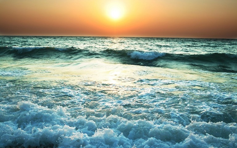 Море з хвилями по соннику: до чого сниться бачити бурхливу, спокійну, чисту або каламутну воду