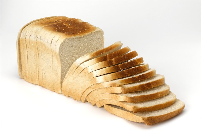 Пекти хліб за сонником: значення сновидіння для жінок і чоловіків