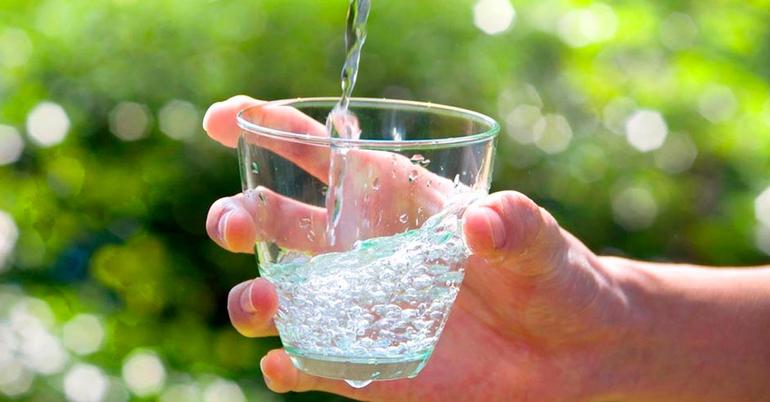 Пити воду уві сні: що значить угамування спраги чистого і каламутного джерела, розшифровка по соннику