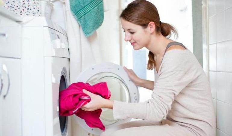 Прати у сні: до чого сниться прання білизни або одягу, тлумачення за різними сонниками