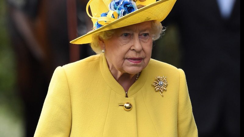 Примхи Єлизавети II: чому 93-річна королева іноді веде себе дивно?