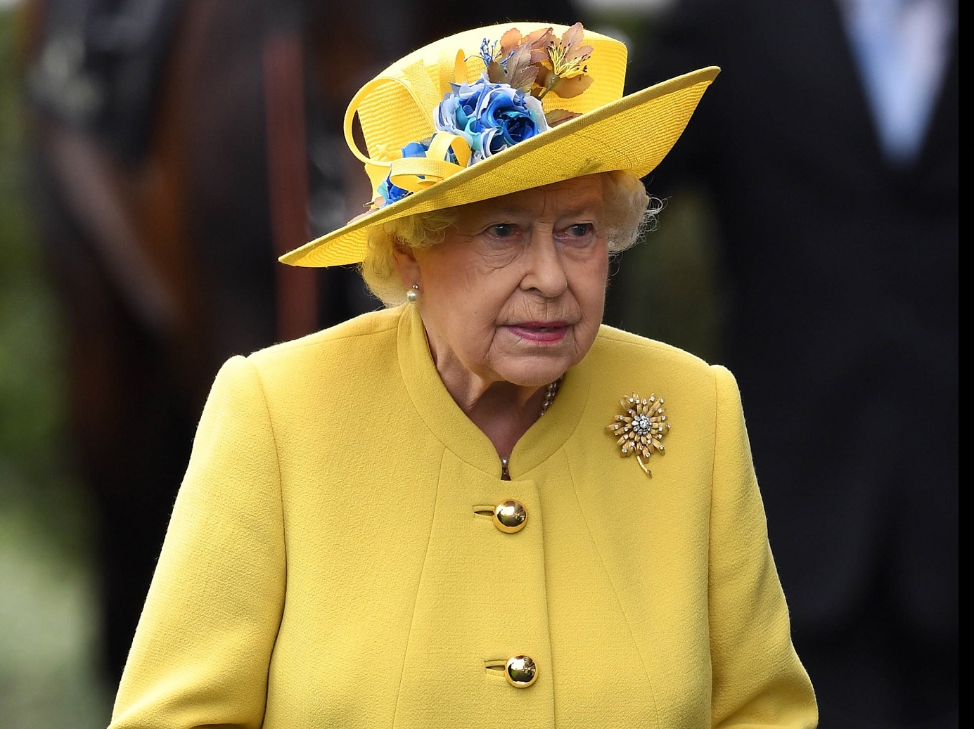 Примхи Єлизавети II: чому 93-річна королева іноді веде себе дивно?