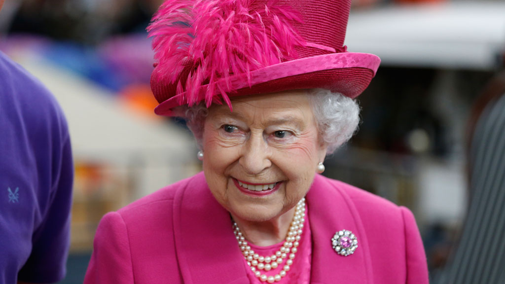 Примхи Єлизавети II: чому 93-річна королева іноді веде себе дивно?
