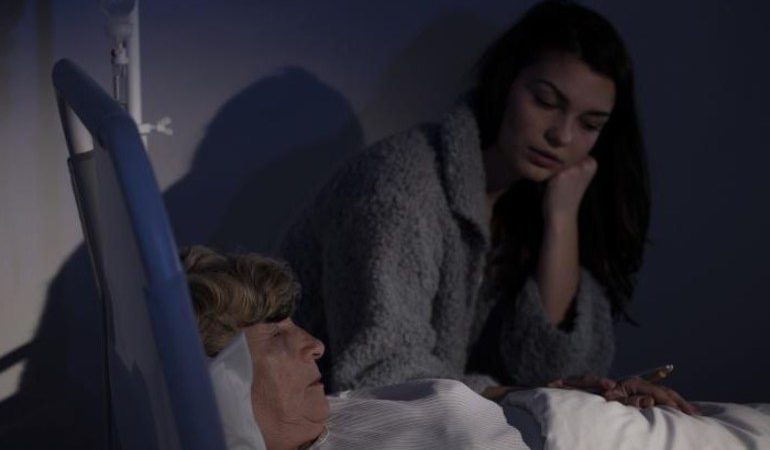 Приснилося, що померла мама: тлумачення в популярних сонники Міллера, Ванги