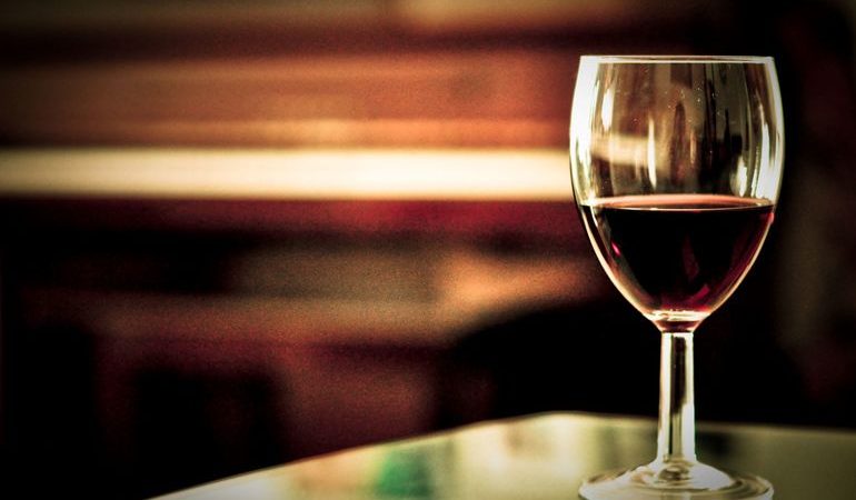 Приснився келих: тлумачення сновидіння з популярним сонникам