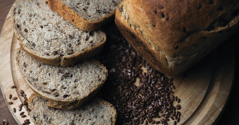 Різати хліб у сні: значення мрій з білої або чорної буханцем в популярних сонники