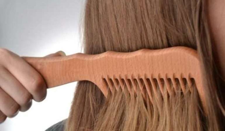 Розчісувати волосся у сні: собі і іншій людині, значення по сонникам, розчісуватися перед дзеркалом