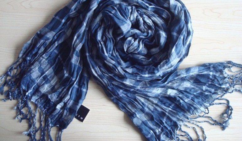 Що означає бачити шарф по сонникам: наснився чоловікові і жінці, в’язати, купувати і продавати