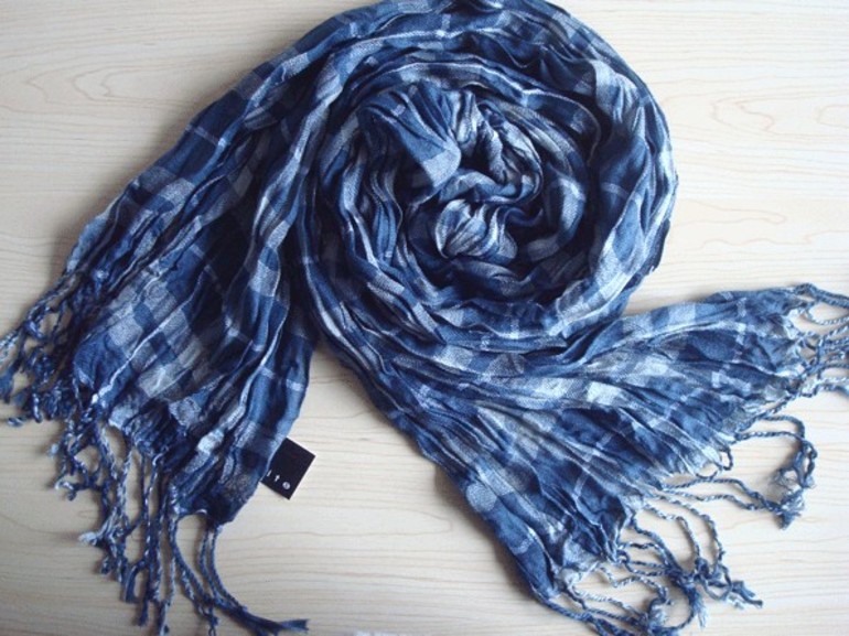 Що означає бачити шарф по сонникам: наснився чоловікові і жінці, в’язати, купувати і продавати