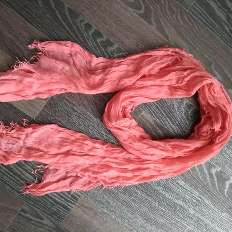 Що означає бачити шарф по сонникам: наснився чоловікові і жінці, в’язати, купувати і продавати