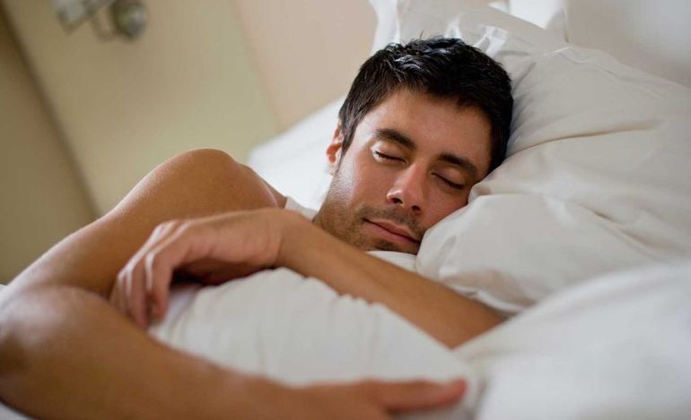 Що значить по сонникам спати в сні: заснути на ліжку, вулиці, засипати або прокинутися в різних ситуаціях