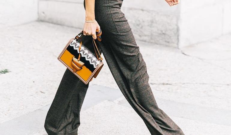 Штани в соннику: значення кольору виробу і дій з ним