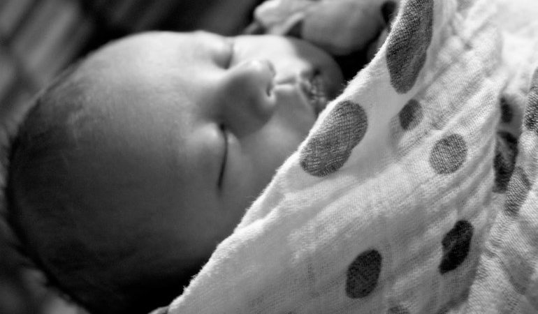 Сниться мертва дитина: опис, значення по соннику мертвонародженого малюка, приснився чужий померлий син