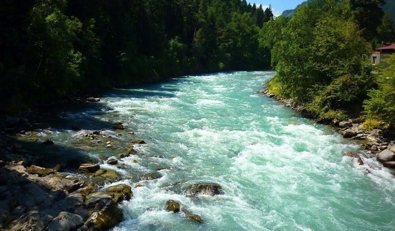 Сниться річка: тлумачення сну у чоловіків, жінок і дітей з розшифровкою за сценарієм, числа місяця і дня тижня