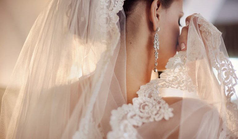 Сновидіння, де сниться фата на голові: тлумачення по сонникам для жінок і чоловіків