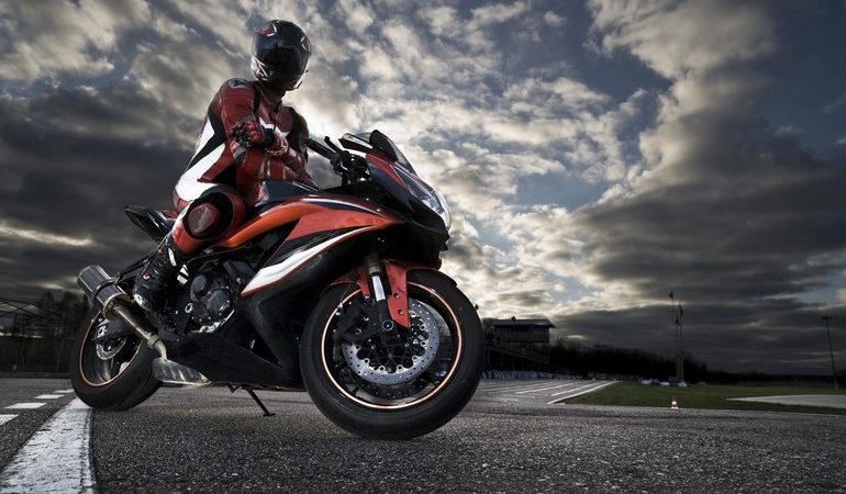 Сон про мотоцикл: тлумачення сюжету для дівчат і чоловіків з різних сонникам, що значить бачити і кататися на ньому