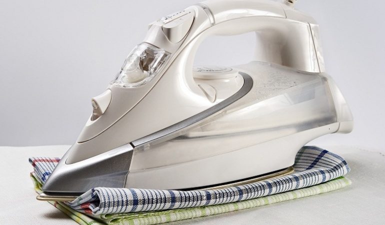 Сон про праска: до чого сниться гладити свої або чужі речі, дитячий одяг і постільну білизну