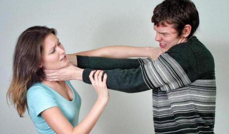 Сонник: бити жінку по різним частинам тіла палицею або руками