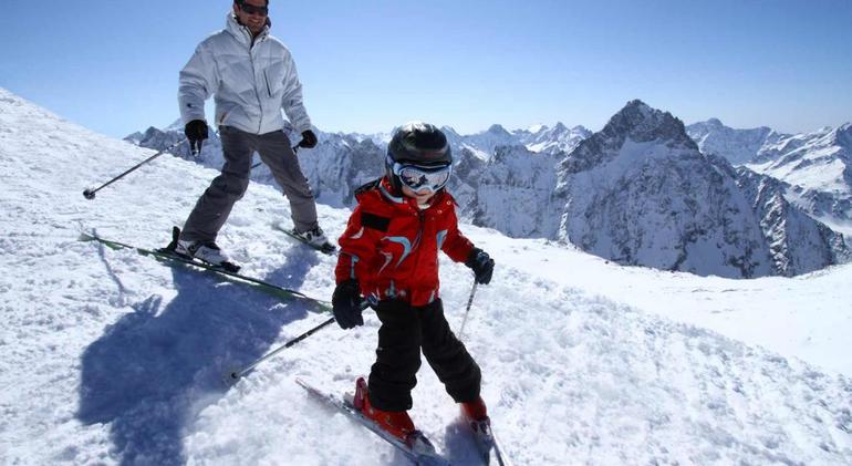 Сонник про лижі: до чого сниться катання по снігу, що значить бачити спортивний інвентар різних кольорів