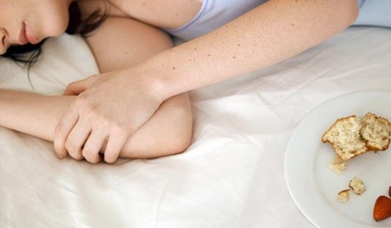 Їсти уві сні: трактування, що може наснитися чоловікам і жінкам, багато їжі у відповідності з сонником