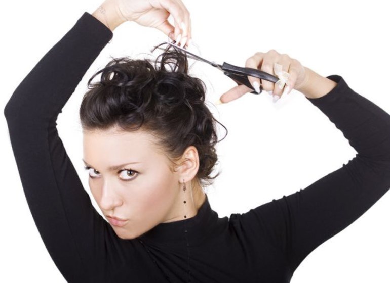 Стригти волосся у сні: що означає коротко обстригти локони в сновидінні, тлумачення для жінок і чоловіків