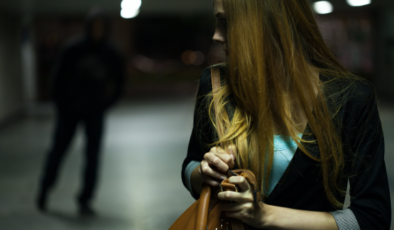 Тікати від переслідування по соннику: до чого сниться спроба втекти від чоловіка, жінки, натовпу або вбивці