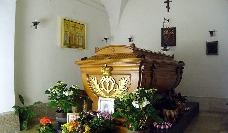 Трактування, до чого сниться мертвий чоловік: сни з ожилими небіжчиками і тілами у вигляді улюблених і незнайомих