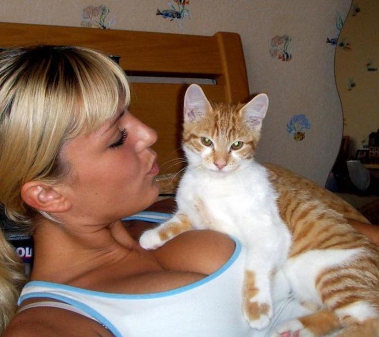 Трактування по сонникам сну, де довелося годувати грудьми кошеня: пояснення, до чого сниться випоювання молоком кішки