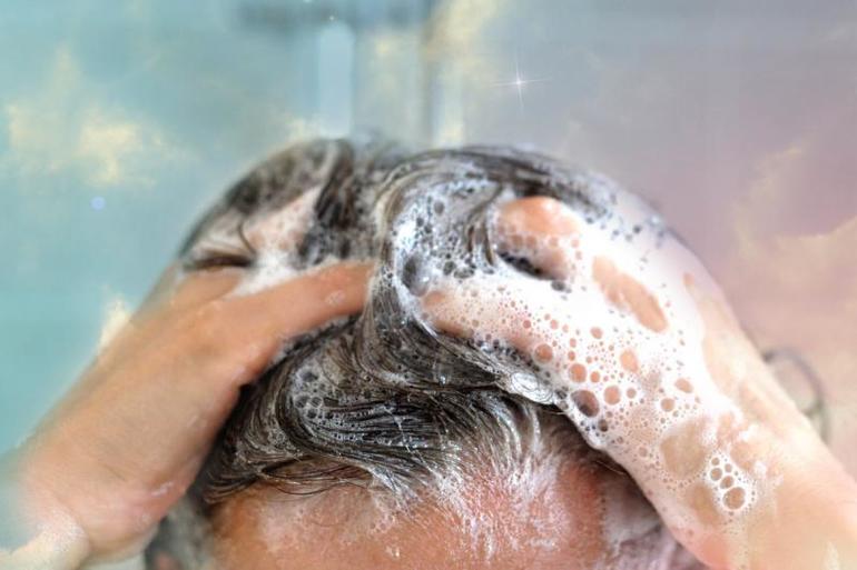 Уві сні мити голову: що означає миття волосся шампунем собі і іншій людині, тлумачення сонників
