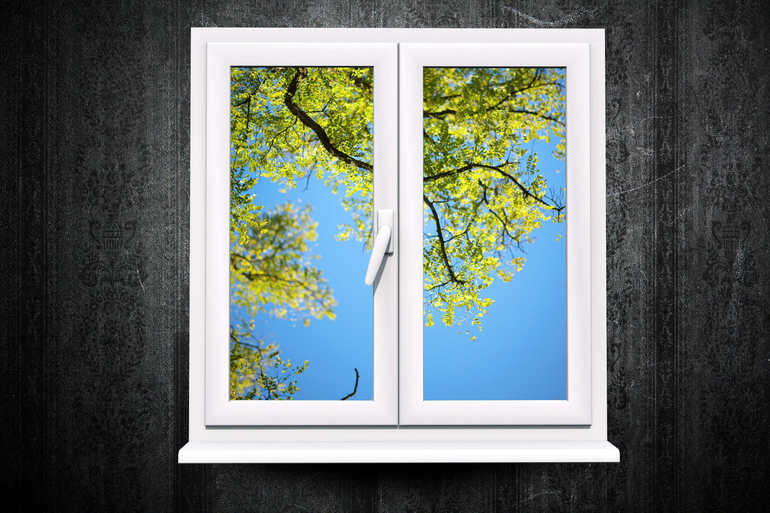 Вікно по соннику: до чого сниться відкрите, закрите чи розбите віконце, що означає вид за склом