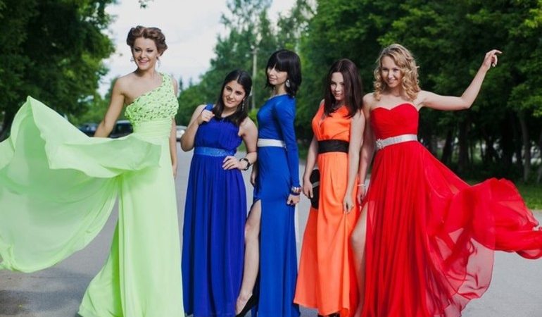 Випускний у школі: трактування сну згідно з різними сонникам, відмінності в залежності від деталей і обстановки