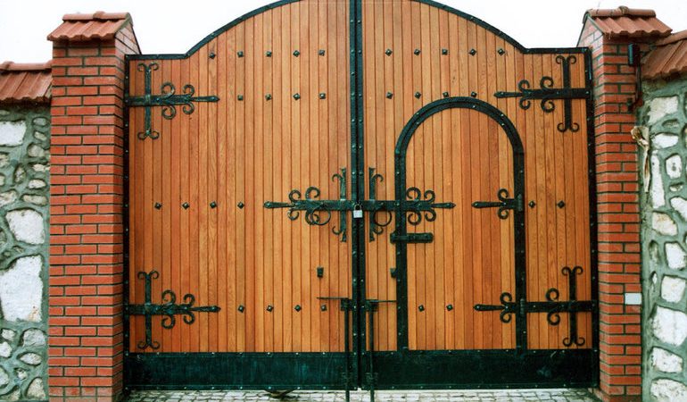 Ворота в соннику: колірний відтінок, матеріал виготовлення, до чого сниться іржава конструкція по Фрейду