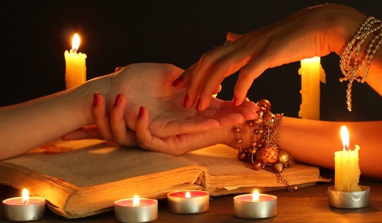 Ворожіння в сонник до чого сниться гадати по руці, дзеркалам і картками, тлумачення сну за різними сонникам