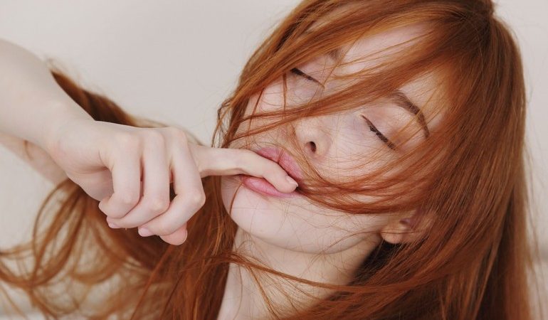 Як трактує сонник волосся в роті: що підказує сновидінню сон, в якому він витягує волосся з рота і горла