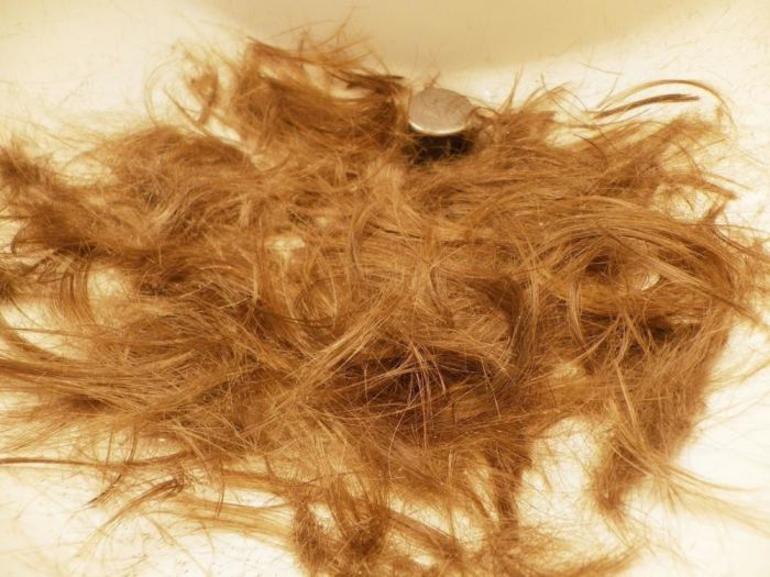 Якщо сниться випадання волосся з голови й тіла: до чого готуватися наяву згідно з тлумаченням відомих сонників